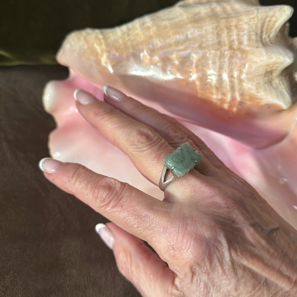 Elegant Sterling Silver and Jade Dragon Stone Ring Size 8